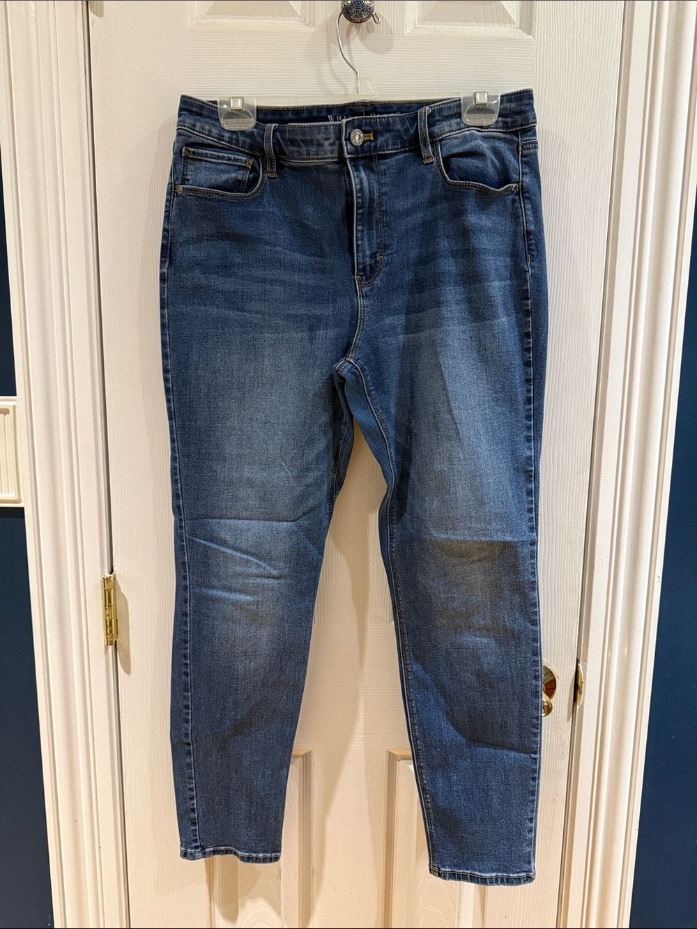 White House Black Market Women's Skinny Jeans in Dark Blue Wash